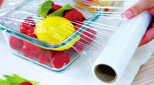 食品塑料保鮮膜透氣性能不達(dá)標(biāo)，內(nèi)部密封的食物仍然會發(fā)霉變質(zhì)